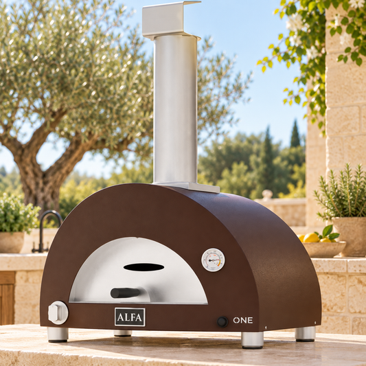 Forno Alfa One a gas rame ambientato in una cucina esterna