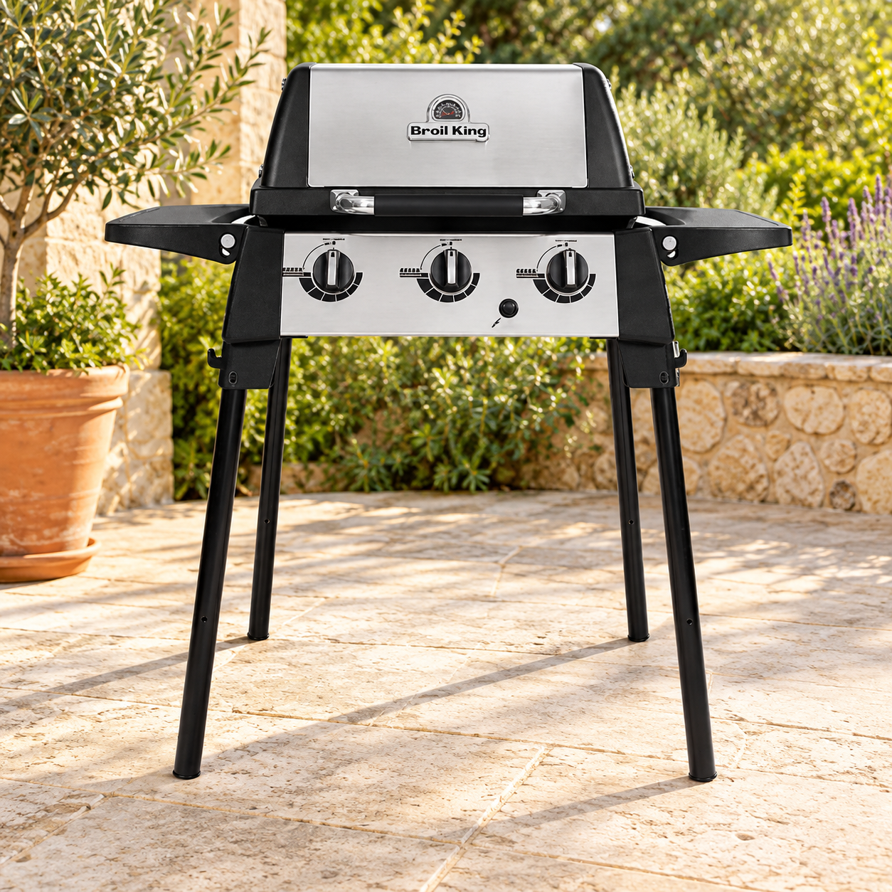 Barbecue a gas portatile Porta-Chef 320 – Broil King ambientato su terrazza